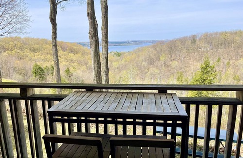 Bellaire Condo | Cozy Clean Shanty Creek Schuss Mountain Condo Northern Michigan Short’s Bellaire