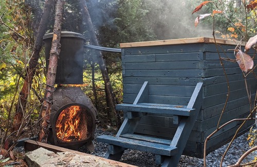 Lantier Apartment | Cozy, clean studio in the woods, with hot-tub