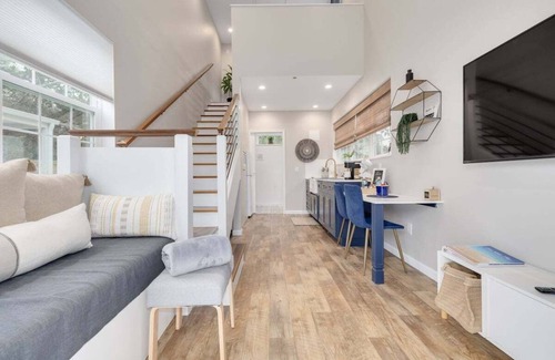 Downtown Dunedin House | Cozy & Clean Tiny Home w/Pool in Heart of Downtown Dunedin