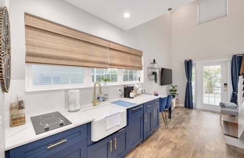Downtown Dunedin House | Cozy & Clean Tiny Home w/Pool in Heart of Downtown Dunedin