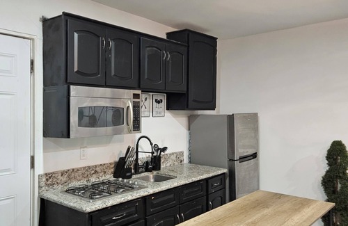 Harbor Gateway North Apartment | Cozy, close to Sofi, freeway, and Downtown LA