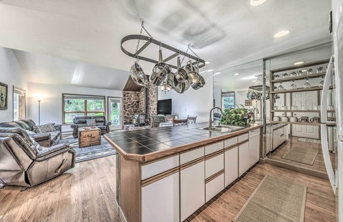 Cloudcroft House | Cozy Cloudcroft Townhome ~ 1 Mi to Burro Ave!