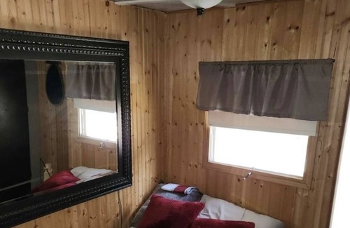 Clintonville Cabin | Cozy Cloverleaf Chain Lakes Rental