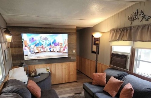 Clintonville Cabin | Cozy Cloverleaf Chain Lakes Rental