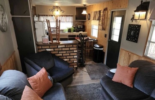 Clintonville Cabin | Cozy Cloverleaf Chain Lakes Rental