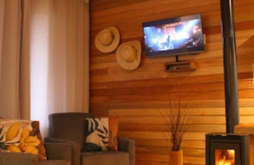 Urubici Cabin | Cozy couple's cabin with hot tub, air conditioning, and breakfast