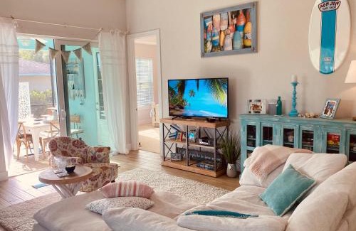 Naples Villa | Cozy Coastal Cottage at Naples Bay, Pickleball, Botanical Garden