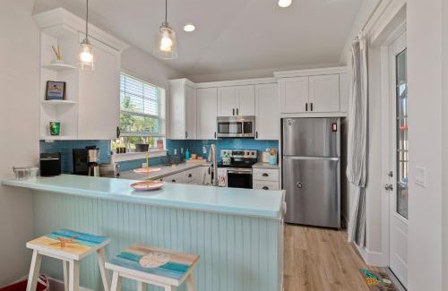 Naples Villa | Cozy Coastal Cottage at Naples Bay, Pickleball, Botanical Garden