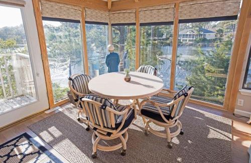 Litchfield by the Sea House | Cozy Coastal Escape 3BR 3BA Lakefront Tranquility