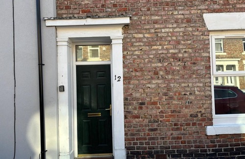 Tynemouth House | Cozy Coastal Getaway in North Shields