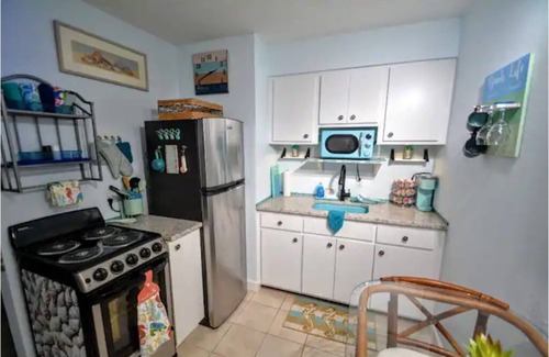 Cape Caneveral Beach Gardens Condo | Cozy-Coastal-Private Condo + NASA, Cruise Ships & Cocoa , 3min->Beach, 2Flr, 1BR