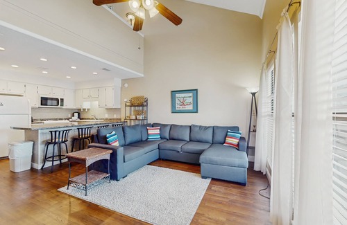 El Centro Beach Condo | Cozy coastal condo with a loft, shared pool and beach access