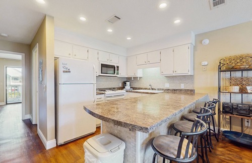 El Centro Beach Condo | Cozy coastal condo with a loft, shared pool and beach access