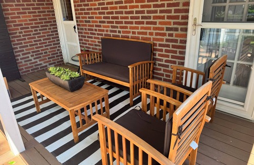 Drexel Hill House | Cozy Colonial Home, king bed, private parking & entertaining back yard