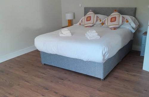 Roundwood Cottage | Cozy, comfortable cottage on an alpaca farm