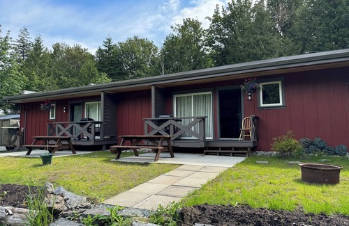 Lindell Beach Apartment | Cozy comfort at Lindell Beach Vacation Suites at Maple Bay in Cultus Lake Park