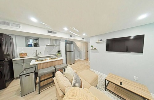 Williamsbridge House | Cozy comfortable 1b 1bath with AC and WiFi in the Bronx