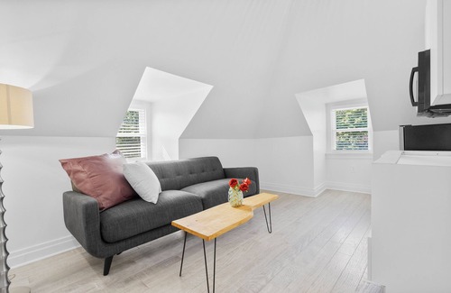 West Philadelphia Apartment | Cozy Comfortable and Quiet Loft