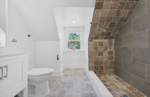 West Philadelphia Apartment | Cozy Comfortable and Quiet Loft