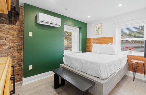 Wynnefield Apartment | Cozy Comfortable and Quiet Double-bed Suite