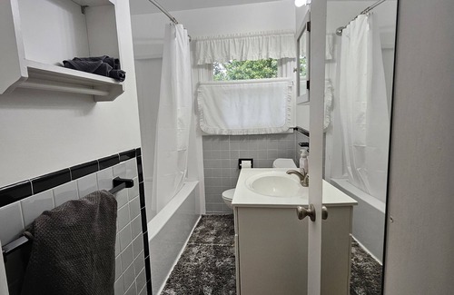 Roanoke House | COZY COMFORTABLE HOME FOR TRAVEL PROFESSIONALS