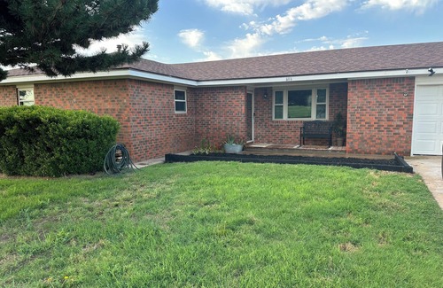 Clarendon House | Cozy, comfortable home in a quiet neighborhood!