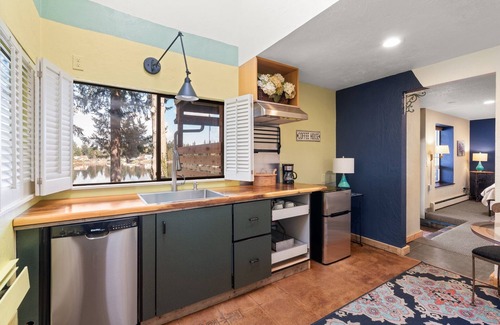 Lacey House | Cozy, comfortable, peaceful, unique lakeside house w beautiful views/Olympia