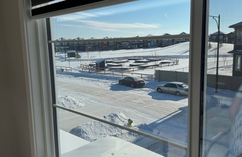 Northwest Edmonton House | Cozy, Comfortable & Sleek room for rent | 10 mins to West Edmonton Mall