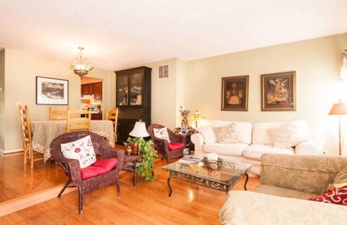 Fairfax House | Cozy Comfortable Townhome- Your Home Away From Home!