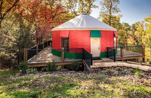 Pigeon Forge Cabin | Cozy Comforts 1br Huge Deck Hot Tub & Gas Grill - Next to Dollywood!