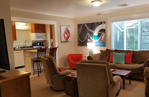 Seaside House | Cozy & Comfy, 1 Blk to Beach & 2 Blks to Promenade, Hot Tub, Firepit, BBQ