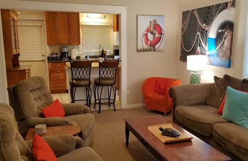 Seaside House | Cozy & Comfy, 1 Blk to Beach & 2 Blks to Promenade, Hot Tub, Firepit, BBQ