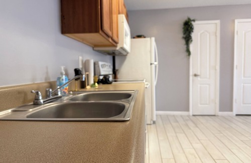 Tallahassee Condo | Cozy Condo 2x2 Spacious Suite in Tallahassee with fitness room, AC, WiFi & Pool