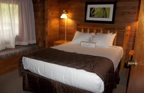 Kohls Ranch Resort | Cozy Condo at Base of Mogollon Rim w/Fireplace, WiFi & Resort Pool