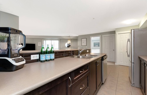 East Kootenay Condo | Cozy condo beside lake with mountain view/2bd 2bth + Den