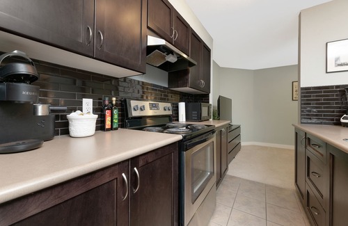 East Kootenay Condo | Cozy condo beside lake with mountain view/2bd 2bth + Den