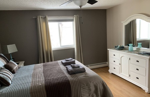North Central Edmonton Condo | Cozy Condo close to LRT, Stadium and Expo Center.