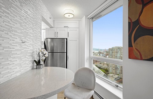 Crosstown Apartment | Cozy condo in D/T Vancouver with water view (3bed/2BR/BA/Free Parking/Central AC