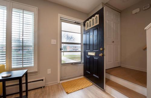 Royal Oak Apartment | Cozy Condo in the Heart of Royal Oak