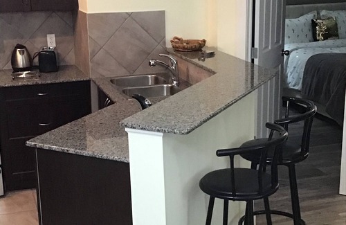 East Kootenay Condo | Cozy Condo & Invermere BC & Mountains & Lake view & Pool open ! & Hottub & AC