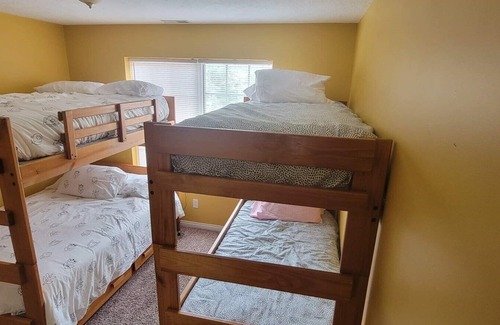 La Follette Condo | Cozy Condo just steps from the water!