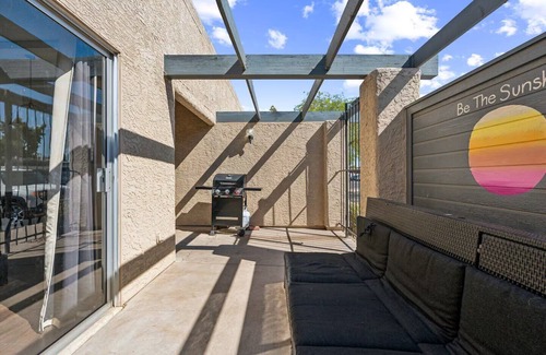 Tempe Condo | Cozy Condo Mins to ASU Walk to Sloan Park