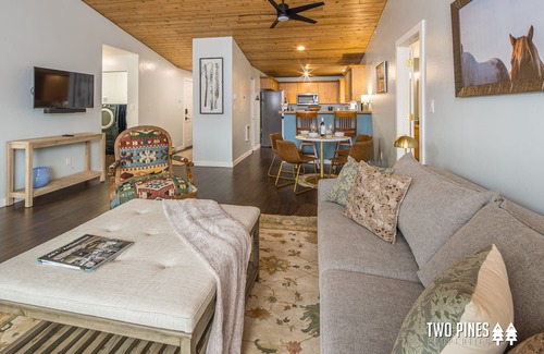 Big Sky Condo | Cozy Condo|Private Hot Tub|15 Min Drive to Resort|5 Min Walk to Connecting Shutt