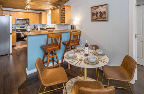 Big Sky Condo | Cozy Condo|Private Hot Tub|15 Min Drive to Resort|5 Min Walk to Connecting Shutt