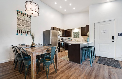 Moab South Valley Condo | Cozy condo w/shared seasonal pool & hot tub/free WiFi - short drive to Arches