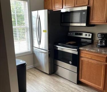 South View Apartment | Cozy Condo with Free Wifi/Cable