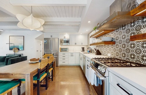 Tahoe Sierra Estates House | Cozy & contemporary, family-friendly home w/free WiFi & a private washer/dryer