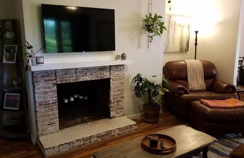 Oakley Apartment | Cozy Convenience, Private Home 5mins to Biltmore