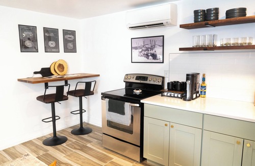 Villa Park Apartment | Cozy & Convenient, 5 mins. to Sloan's & Empower