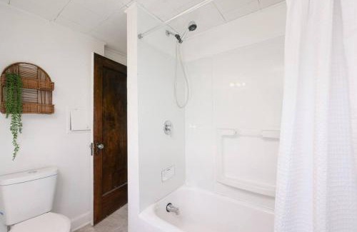 Northside House | Cozy & Convenient Getaway 3BD 2BA Dog Friendly